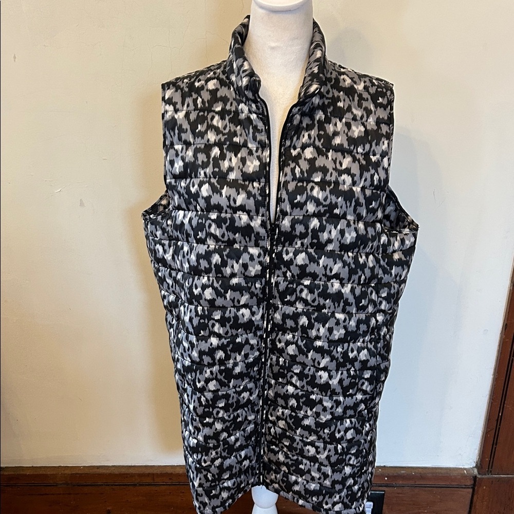 Bobeau Black and White Printed Quilted Long Puffer Vest Size XL EUC